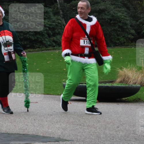 08.12.2024 - St. Pauli X-Mass-Run No. 14 Strokosch-Dieckow http://msf.ph/oto/7508029 08.12.2024 09:52:29 Laufen 110 meine-sportfotos.de