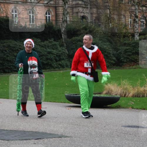 08.12.2024 - St. Pauli X-Mass-Run No. 14 Strokosch-Dieckow http://msf.ph/oto/7508032 08.12.2024 09:52:29 Laufen 11 meine-sportfotos.de