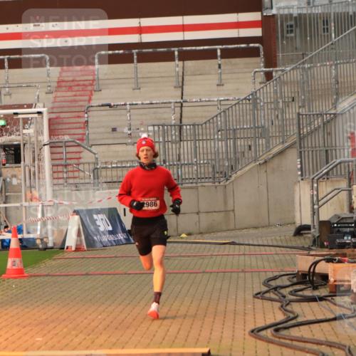 08.12.2024 - St. Pauli X-Mass-Run No. 14 Kathrin Stürmer Photography http://msf.ph/oto/7519421 08.12.2024 09:47:51 Ziel 2986 meine-sportfotos.de