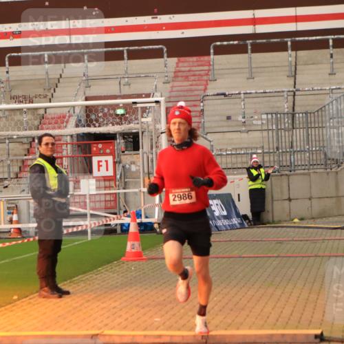 08.12.2024 - St. Pauli X-Mass-Run No. 14 Kathrin Stürmer Photography http://msf.ph/oto/7519445 08.12.2024 09:47:51 Ziel 2986 meine-sportfotos.de