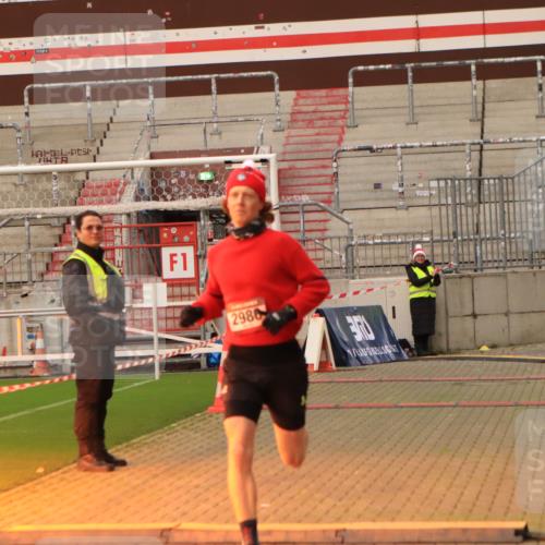 08.12.2024 - St. Pauli X-Mass-Run No. 14 Kathrin Stürmer Photography http://msf.ph/oto/7519451 08.12.2024 09:47:51 Ziel 2986 meine-sportfotos.de