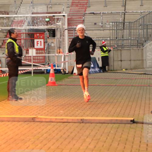 08.12.2024 - St. Pauli X-Mass-Run No. 14 Kathrin Stürmer Photography http://msf.ph/oto/7519472 08.12.2024 09:48:24 Ziel 2336 meine-sportfotos.de