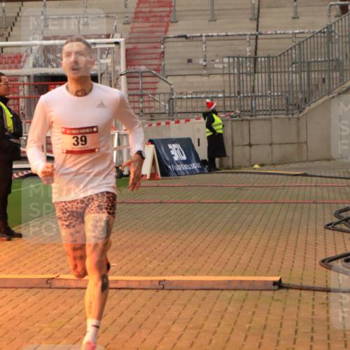 08.12.2024 - St. Pauli X-Mass-Run No. 14 Kathrin Stürmer Photography http://msf.ph/oto/7519582 08.12.2024 09:48:38 Ziel 39, 2336 meine-sportfotos.de