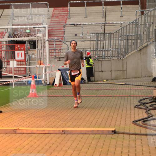 08.12.2024 - St. Pauli X-Mass-Run No. 14 Kathrin Stürmer Photography http://msf.ph/oto/7519701 08.12.2024 09:50:23 Ziel 2957, 3164 meine-sportfotos.de
