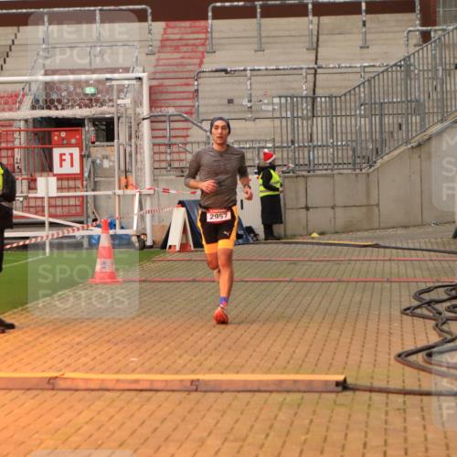 08.12.2024 - St. Pauli X-Mass-Run No. 14 Kathrin Stürmer Photography http://msf.ph/oto/7519711 08.12.2024 09:50:23 Ziel 2957, 3164 meine-sportfotos.de