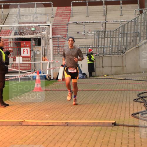 08.12.2024 - St. Pauli X-Mass-Run No. 14 Kathrin Stürmer Photography http://msf.ph/oto/7519718 08.12.2024 09:50:24 Ziel 2957, 3164 meine-sportfotos.de