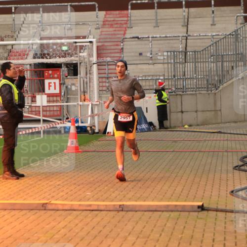 08.12.2024 - St. Pauli X-Mass-Run No. 14 Kathrin Stürmer Photography http://msf.ph/oto/7519728 08.12.2024 09:50:24 Ziel 2957, 3164 meine-sportfotos.de