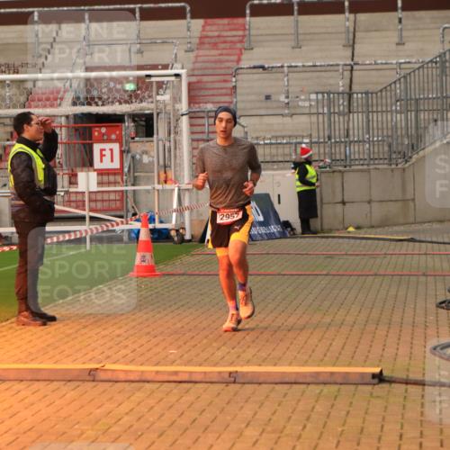08.12.2024 - St. Pauli X-Mass-Run No. 14 Kathrin Stürmer Photography http://msf.ph/oto/7519736 08.12.2024 09:50:24 Ziel 2957, 3164 meine-sportfotos.de
