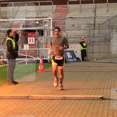 08.12.2024 - St. Pauli X-Mass-Run No. 14 Kathrin Stürmer Photography http://msf.ph/oto/7519752 08.12.2024 09:50:24 Ziel 2957, 3164 meine-sportfotos.de