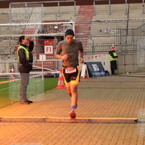 08.12.2024 - St. Pauli X-Mass-Run No. 14 Kathrin Stürmer Photography http://msf.ph/oto/7519775 08.12.2024 09:50:25 Ziel 2957, 3164 meine-sportfotos.de