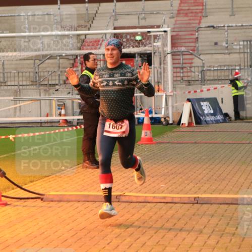 08.12.2024 - St. Pauli X-Mass-Run No. 14 Kathrin Stürmer Photography http://msf.ph/oto/7519832 08.12.2024 09:50:52 Ziel 1607 meine-sportfotos.de