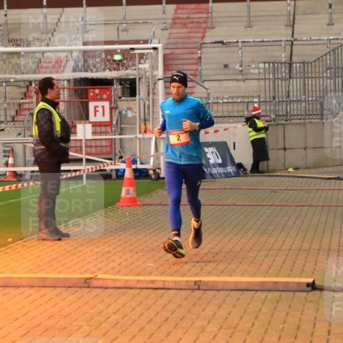 08.12.2024 - St. Pauli X-Mass-Run No. 14 Kathrin Stürmer Photography http://msf.ph/oto/7519854 08.12.2024 09:51:02 Ziel 2, 1607 meine-sportfotos.de