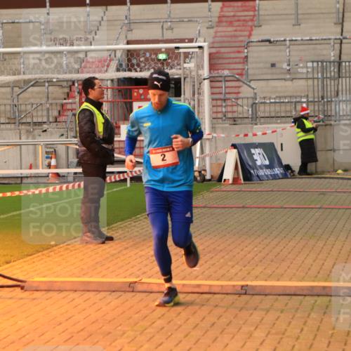 08.12.2024 - St. Pauli X-Mass-Run No. 14 Kathrin Stürmer Photography http://msf.ph/oto/7519885 08.12.2024 09:51:02 Ziel 2, 1607 meine-sportfotos.de