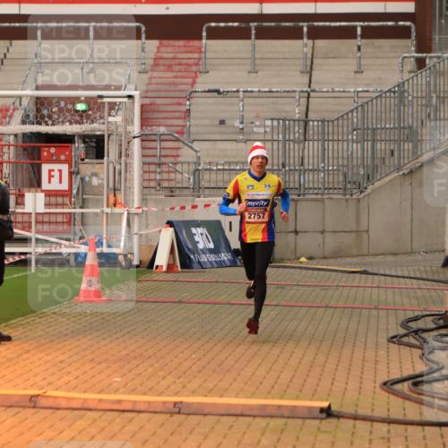 08.12.2024 - St. Pauli X-Mass-Run No. 14 Kathrin Stürmer Photography http://msf.ph/oto/7519961 08.12.2024 09:51:18 Ziel 2757, 3309 meine-sportfotos.de