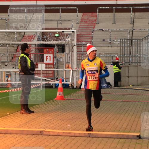 08.12.2024 - St. Pauli X-Mass-Run No. 14 Kathrin Stürmer Photography http://msf.ph/oto/7520013 08.12.2024 09:51:19 Ziel 2757, 3309 meine-sportfotos.de