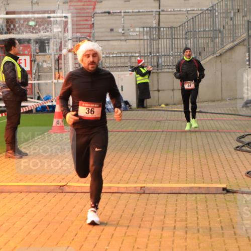 08.12.2024 - St. Pauli X-Mass-Run No. 14 Kathrin Stürmer Photography http://msf.ph/oto/7520225 08.12.2024 09:51:58 Ziel 36, 44, 2763 meine-sportfotos.de