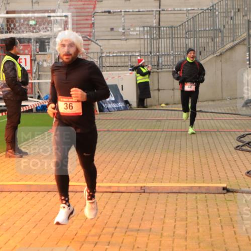 08.12.2024 - St. Pauli X-Mass-Run No. 14 Kathrin Stürmer Photography http://msf.ph/oto/7520232 08.12.2024 09:51:59 Ziel 36, 44, 2763 meine-sportfotos.de