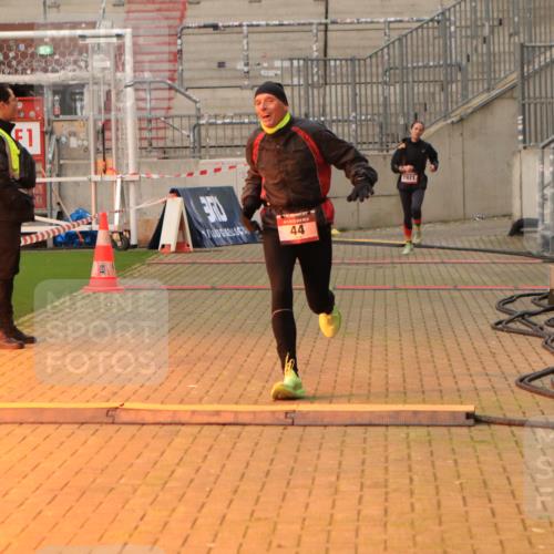 08.12.2024 - St. Pauli X-Mass-Run No. 14 Kathrin Stürmer Photography http://msf.ph/oto/7520258 08.12.2024 09:52:01 Ziel 36, 44, 1921, 2763 meine-sportfotos.de