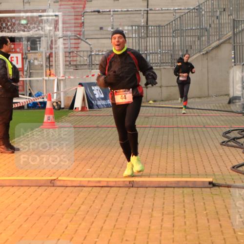 08.12.2024 - St. Pauli X-Mass-Run No. 14 Kathrin Stürmer Photography http://msf.ph/oto/7520265 08.12.2024 09:52:01 Ziel 36, 44, 1921, 2763 meine-sportfotos.de