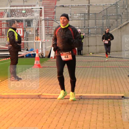 08.12.2024 - St. Pauli X-Mass-Run No. 14 Kathrin Stürmer Photography http://msf.ph/oto/7520279 08.12.2024 09:52:01 Ziel 36, 44, 1921, 2763 meine-sportfotos.de