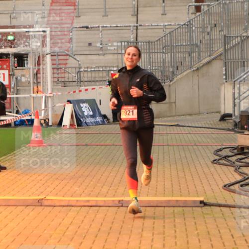 08.12.2024 - St. Pauli X-Mass-Run No. 14 Kathrin Stürmer Photography http://msf.ph/oto/7520295 08.12.2024 09:52:06 Ziel 36, 44, 1921 meine-sportfotos.de