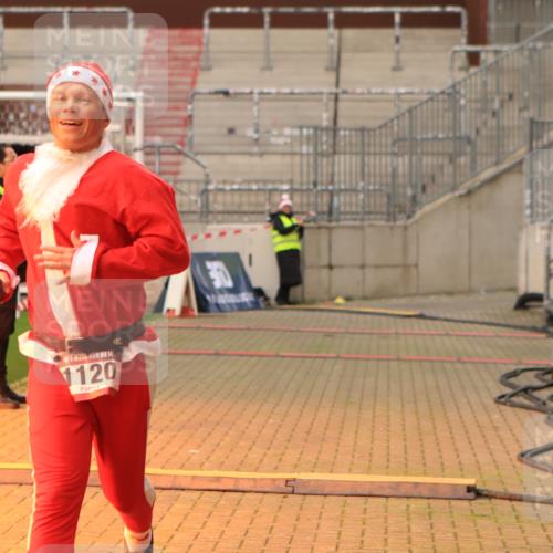 08.12.2024 - St. Pauli X-Mass-Run No. 14 Kathrin Stürmer Photography http://msf.ph/oto/7520432 08.12.2024 09:52:49 Ziel 1120 meine-sportfotos.de