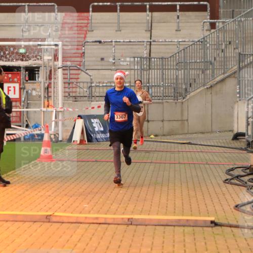 08.12.2024 - St. Pauli X-Mass-Run No. 14 Kathrin Stürmer Photography http://msf.ph/oto/7520475 08.12.2024 09:53:06 Ziel 183, 3307 meine-sportfotos.de