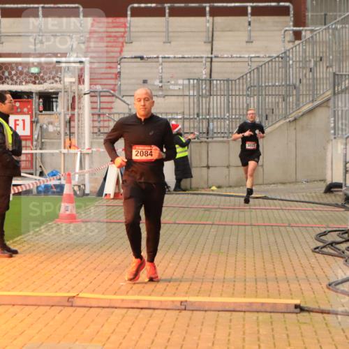 08.12.2024 - St. Pauli X-Mass-Run No. 14 Kathrin Stürmer Photography http://msf.ph/oto/7520583 08.12.2024 09:53:15 Ziel 183, 2084, 3023, 3307 meine-sportfotos.de