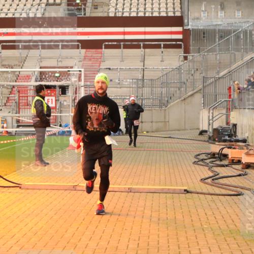 08.12.2024 - St. Pauli X-Mass-Run No. 14 Kathrin Stürmer Photography http://msf.ph/oto/7520614 08.12.2024 09:53:28 Ziel 859, 1818, 2084, 2844, 3023 meine-sportfotos.de
