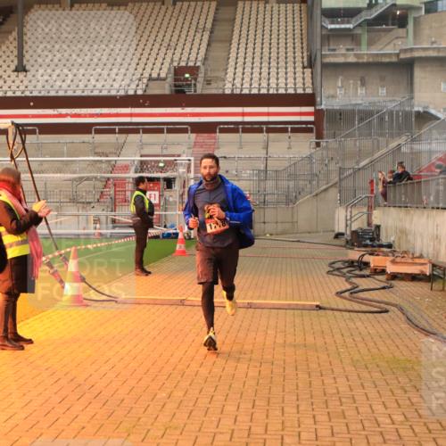 08.12.2024 - St. Pauli X-Mass-Run No. 14 Kathrin Stürmer Photography http://msf.ph/oto/7520661 08.12.2024 09:53:52 Ziel 216, 1718, 1850 meine-sportfotos.de