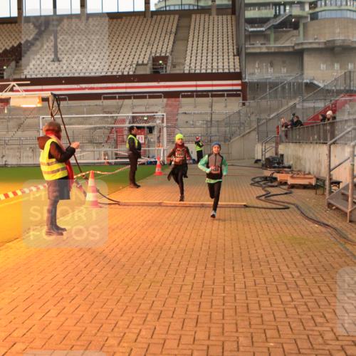 08.12.2024 - St. Pauli X-Mass-Run No. 14 Kathrin Stürmer Photography http://msf.ph/oto/7520716 08.12.2024 09:54:44 Ziel 2588, 2891 meine-sportfotos.de