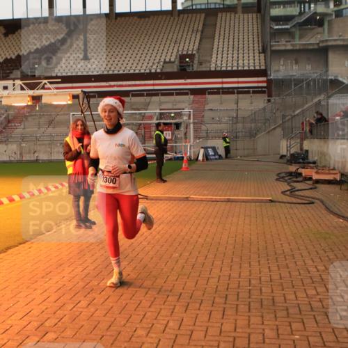 08.12.2024 - St. Pauli X-Mass-Run No. 14 Kathrin Stürmer Photography http://msf.ph/oto/7521002 08.12.2024 09:55:23 Ziel 691, 3300 meine-sportfotos.de