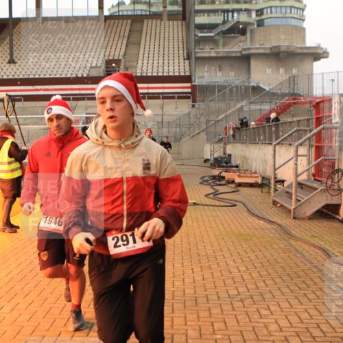 08.12.2024 - St. Pauli X-Mass-Run No. 14 Kathrin Stürmer Photography http://msf.ph/oto/7521069 08.12.2024 09:55:42 Ziel 438, 1946, 2911, 3094 meine-sportfotos.de