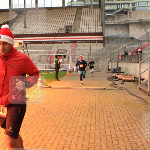 08.12.2024 - St. Pauli X-Mass-Run No. 14 Kathrin Stürmer Photography http://msf.ph/oto/7521090 08.12.2024 09:55:43 Ziel 438, 1946, 2911, 3094 meine-sportfotos.de