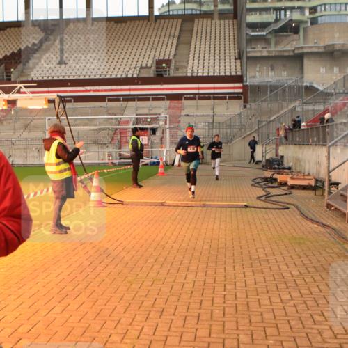 08.12.2024 - St. Pauli X-Mass-Run No. 14 Kathrin Stürmer Photography http://msf.ph/oto/7521100 08.12.2024 09:55:43 Ziel 438, 1946, 2911, 3094 meine-sportfotos.de