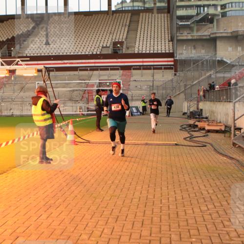 08.12.2024 - St. Pauli X-Mass-Run No. 14 Kathrin Stürmer Photography http://msf.ph/oto/7521120 08.12.2024 09:55:44 Ziel 415, 438, 1946, 2911, 3094 meine-sportfotos.de