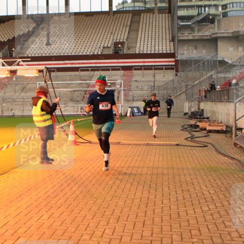 08.12.2024 - St. Pauli X-Mass-Run No. 14 Kathrin Stürmer Photography http://msf.ph/oto/7521140 08.12.2024 09:55:44 Ziel 415, 438, 1946, 2911, 3094 meine-sportfotos.de