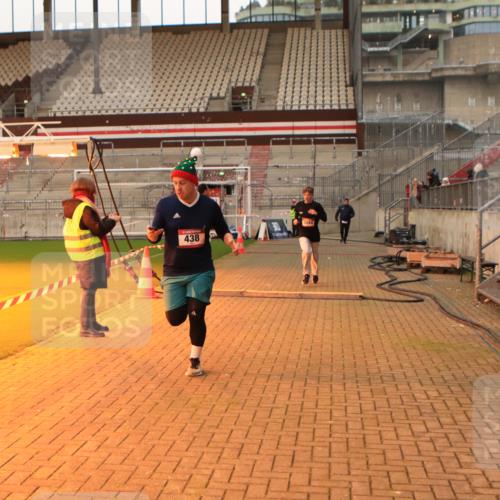 08.12.2024 - St. Pauli X-Mass-Run No. 14 Kathrin Stürmer Photography http://msf.ph/oto/7521149 08.12.2024 09:55:45 Ziel 415, 438, 1946, 2911, 3094 meine-sportfotos.de