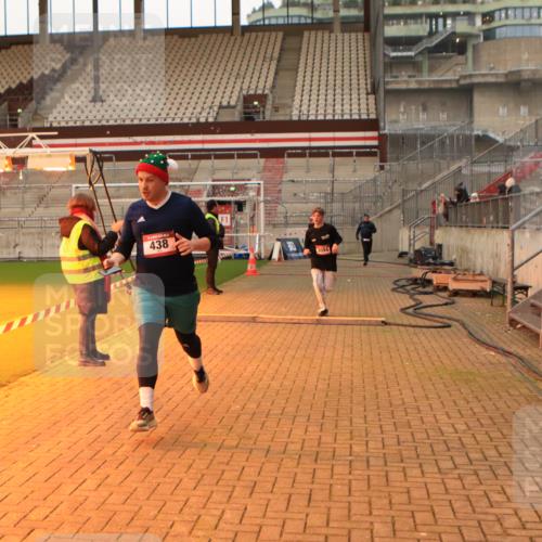 08.12.2024 - St. Pauli X-Mass-Run No. 14 Kathrin Stürmer Photography http://msf.ph/oto/7521158 08.12.2024 09:55:45 Ziel 415, 438, 1946, 2911, 3094 meine-sportfotos.de