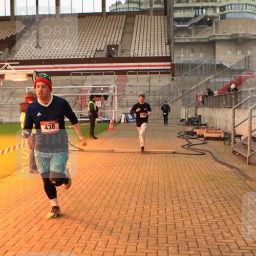 08.12.2024 - St. Pauli X-Mass-Run No. 14 Kathrin Stürmer Photography http://msf.ph/oto/7521166 08.12.2024 09:55:45 Ziel 415, 438, 1946, 2911, 3094 meine-sportfotos.de