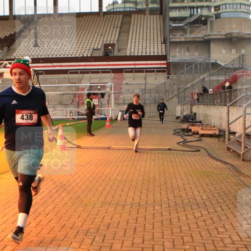 08.12.2024 - St. Pauli X-Mass-Run No. 14 Kathrin Stürmer Photography http://msf.ph/oto/7521174 08.12.2024 09:55:45 Ziel 415, 438, 1946, 2911, 3094 meine-sportfotos.de