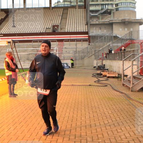 08.12.2024 - St. Pauli X-Mass-Run No. 14 Kathrin Stürmer Photography http://msf.ph/oto/7521320 08.12.2024 09:55:52 Ziel 415, 438, 1946, 2911, 3094 meine-sportfotos.de