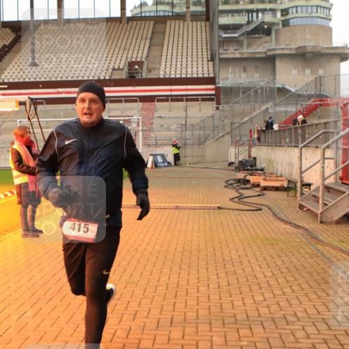 08.12.2024 - St. Pauli X-Mass-Run No. 14 Kathrin Stürmer Photography http://msf.ph/oto/7521330 08.12.2024 09:55:52 Ziel 415, 438, 1946, 2911, 3094 meine-sportfotos.de