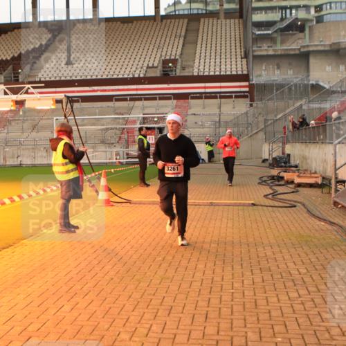 08.12.2024 - St. Pauli X-Mass-Run No. 14 Kathrin Stürmer Photography http://msf.ph/oto/7521381 08.12.2024 09:56:04 Ziel 415, 1852, 3256, 3261 meine-sportfotos.de