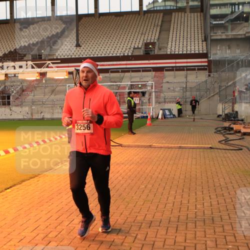 08.12.2024 - St. Pauli X-Mass-Run No. 14 Kathrin Stürmer Photography http://msf.ph/oto/7521447 08.12.2024 09:56:08 Ziel 799, 1852, 3256, 3261 meine-sportfotos.de