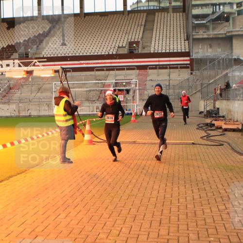 08.12.2024 - St. Pauli X-Mass-Run No. 14 Kathrin Stürmer Photography http://msf.ph/oto/7521517 08.12.2024 09:56:26 Ziel 288, 799, 2837, 2839, 3095 meine-sportfotos.de