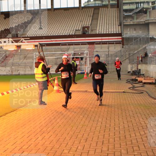 08.12.2024 - St. Pauli X-Mass-Run No. 14 Kathrin Stürmer Photography http://msf.ph/oto/7521525 08.12.2024 09:56:26 Ziel 288, 799, 2837, 2839, 3095 meine-sportfotos.de