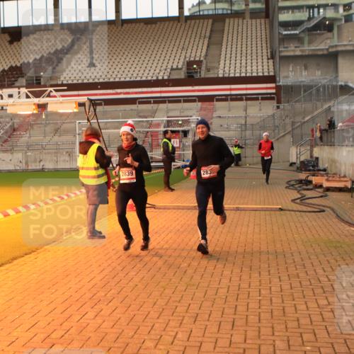 08.12.2024 - St. Pauli X-Mass-Run No. 14 Kathrin Stürmer Photography http://msf.ph/oto/7521536 08.12.2024 09:56:27 Ziel 288, 799, 2837, 2839, 3095 meine-sportfotos.de