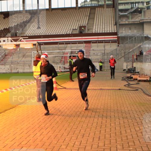 08.12.2024 - St. Pauli X-Mass-Run No. 14 Kathrin Stürmer Photography http://msf.ph/oto/7521550 08.12.2024 09:56:27 Ziel 288, 799, 2837, 2839, 3095 meine-sportfotos.de