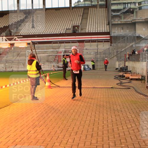 08.12.2024 - St. Pauli X-Mass-Run No. 14 Kathrin Stürmer Photography http://msf.ph/oto/7521572 08.12.2024 09:56:30 Ziel 288, 1754, 2837, 2839, 3095 meine-sportfotos.de